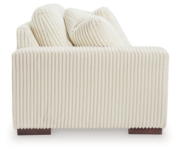 Lindyn Sectional