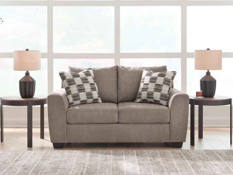 Loreo Loveseat