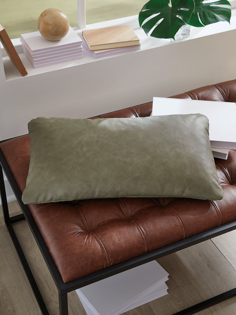 Danvale Pillow (Set of 4)