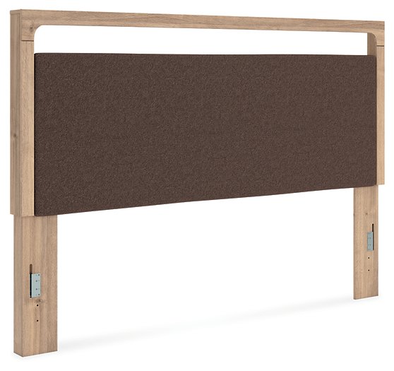 Kinlanni Upholstered Bed
